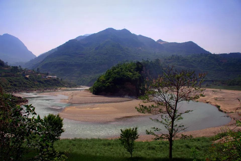 杜甫逃窜,杜甫入成都