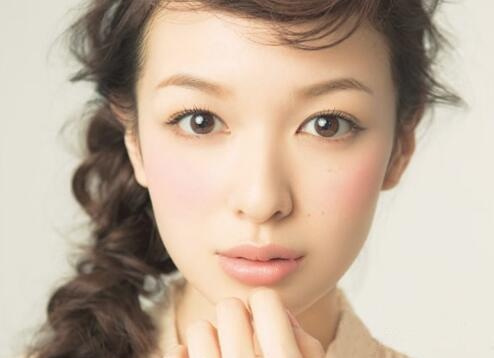 皮肤出现红血丝怎么治,皮肤红血丝怎么治疗和修复