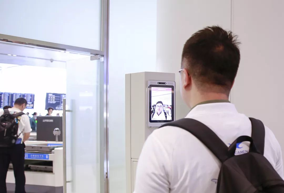 厦航大兴号首次亮相大兴机场,厦航大兴机场试飞飞机涂装