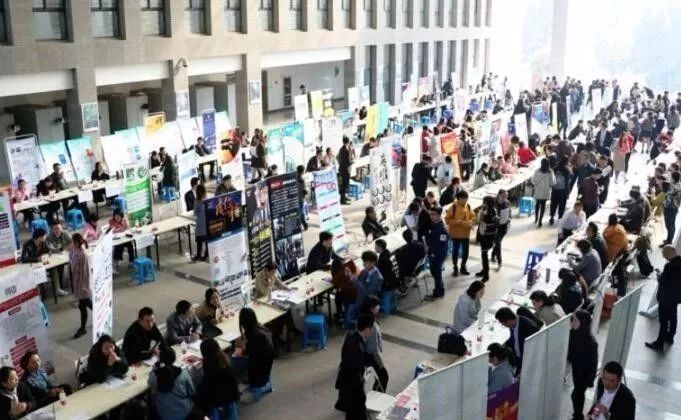 每天3分钟尽览天下事（重要提醒：今天郑州尾号1和6的车辆限行/明晚，《开学第一课》开讲，你期待么？/香港开抓“港独”分子）