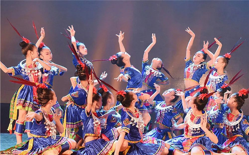 喜报学校获全省教育系统多项表彰,桂林崇善小学