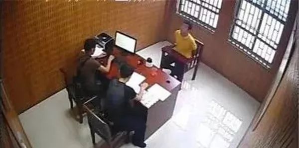 鍑屾櫒3鐐瑰コ瀛愬惉瑙佹嫧鎵撶數璇濈殑澹伴煶,鍙挌鎵嬫満閾冨０濂冲