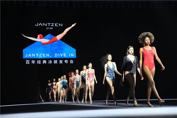 百年经典泳装点亮水立方,jantzen羊毛泳衣