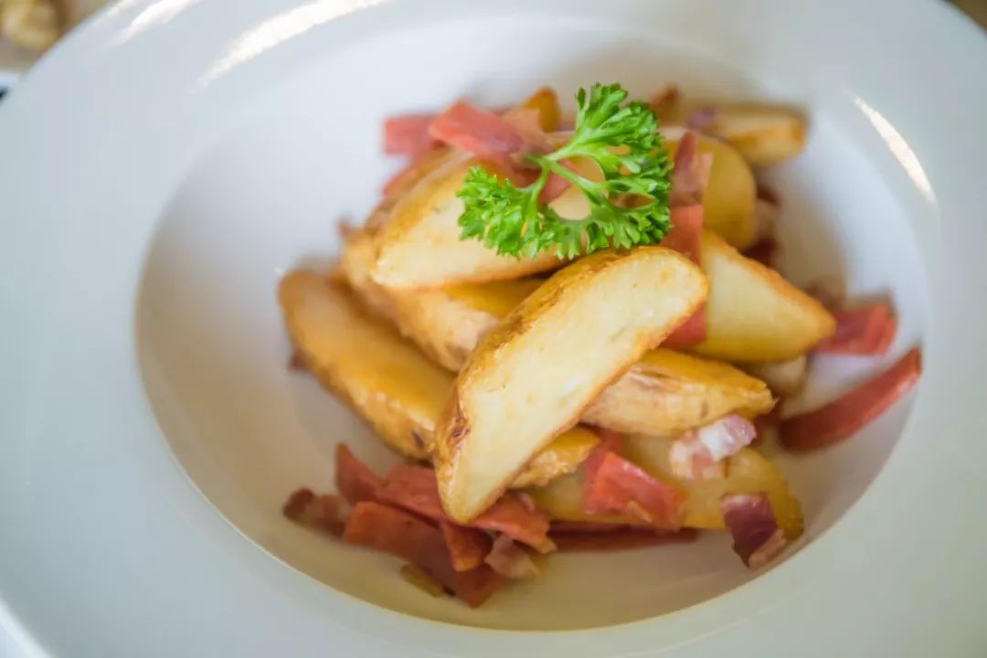 拿着3000的工资环游世界,没钱怎么去环游世界