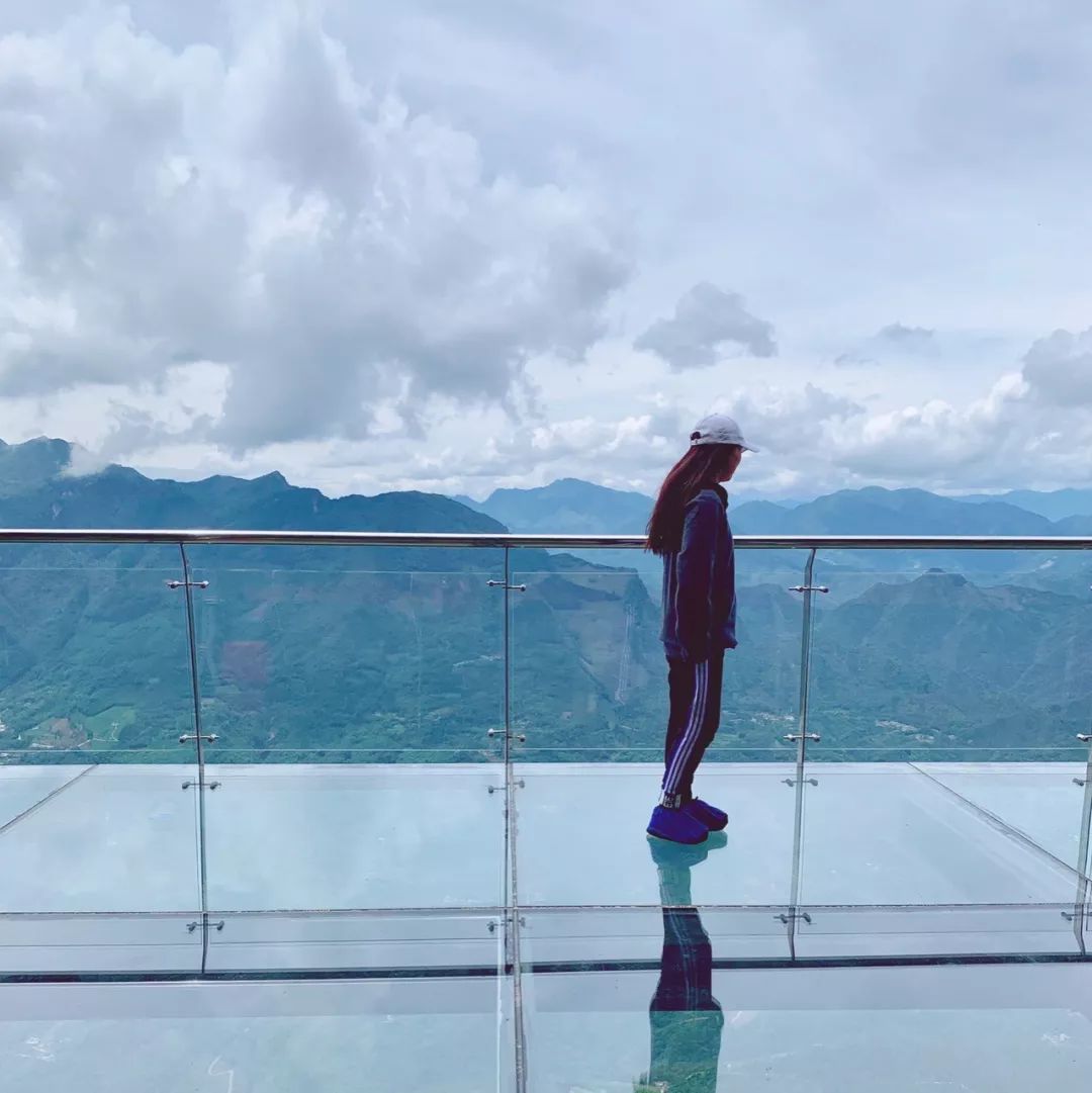 成都周边最好的玻璃栈道的景区,成都附近哪个景区有玻璃栈道