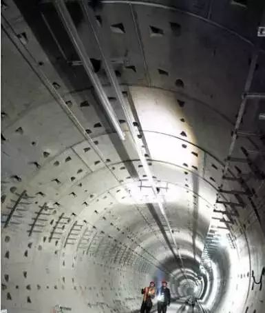 如何给地铁供电,地铁是怎么供电运行的