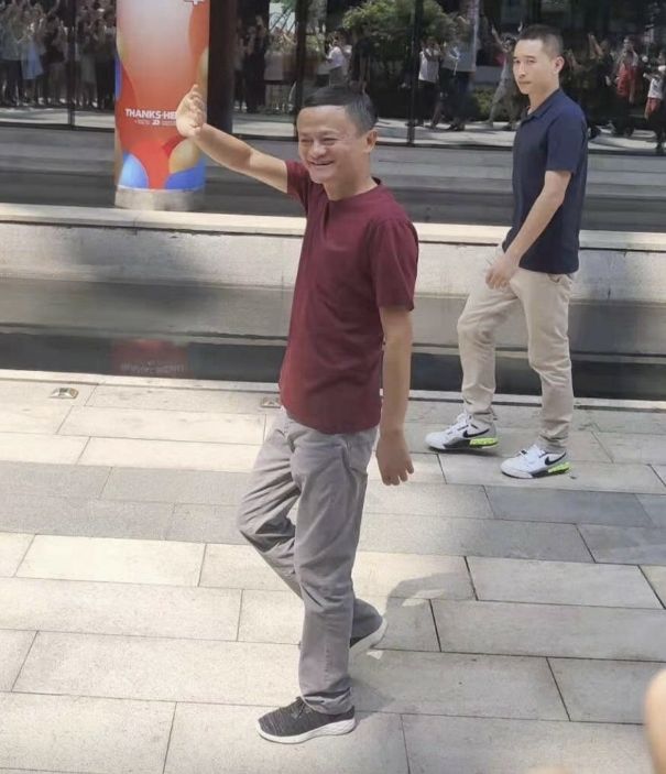 马云卸任阿里董事局主席：卸任并非退休回归教师老本行