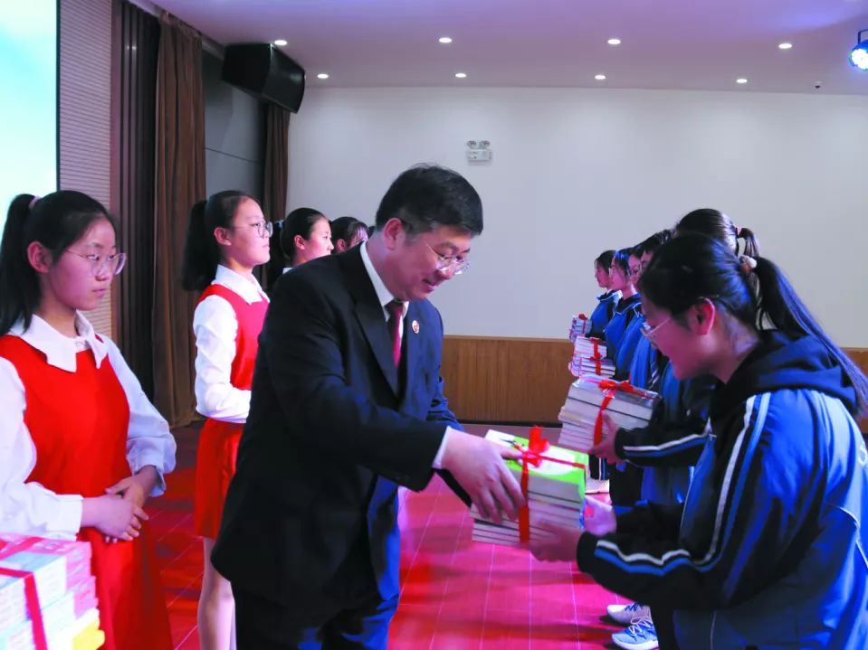 教师节礼物！“法治副校长”送给学生的寄语