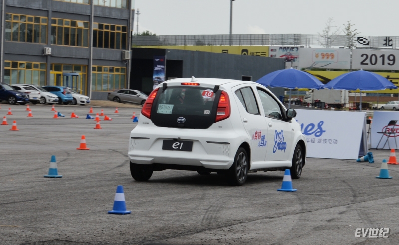 比亚迪e1测评真实视频,比亚迪纯电代步e1