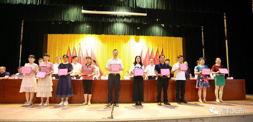 先进事迹展板图片,先进事迹展板