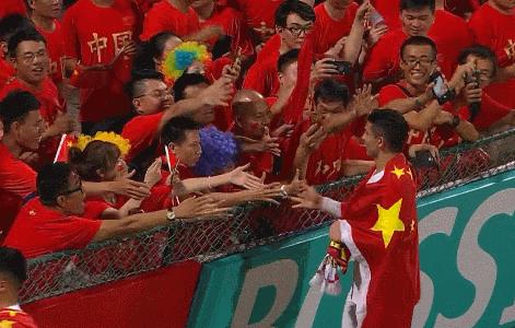 艾克森霸气庆祝,艾克森李可感人视频