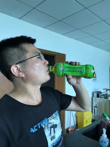 饮料打开常温下可以存放多久,饮料一次喝太多有什么危害