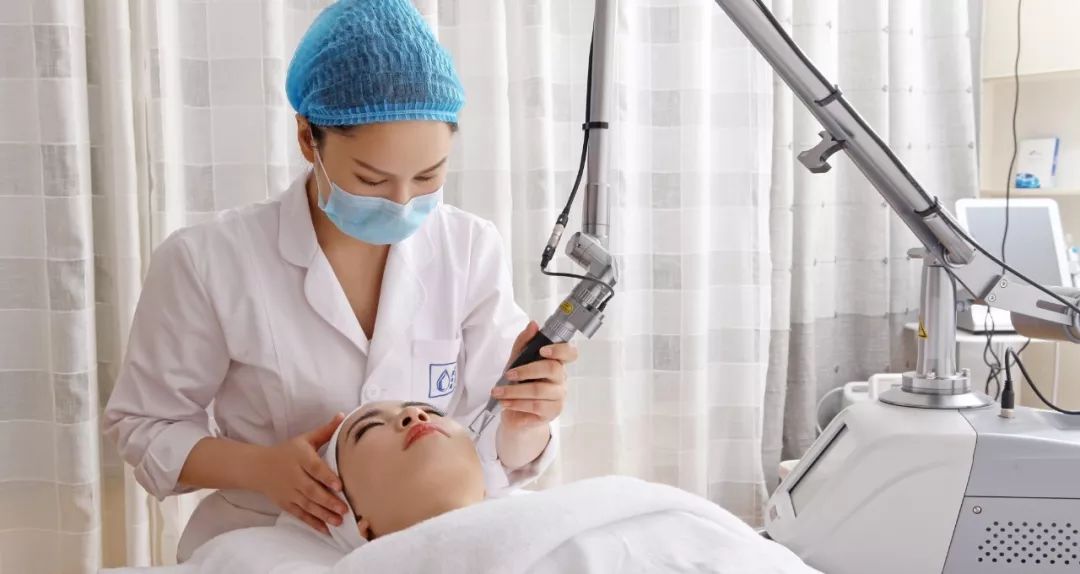 异维a酸是抗痘神器吗,异维a酸软胶囊祛痘坑痘疤