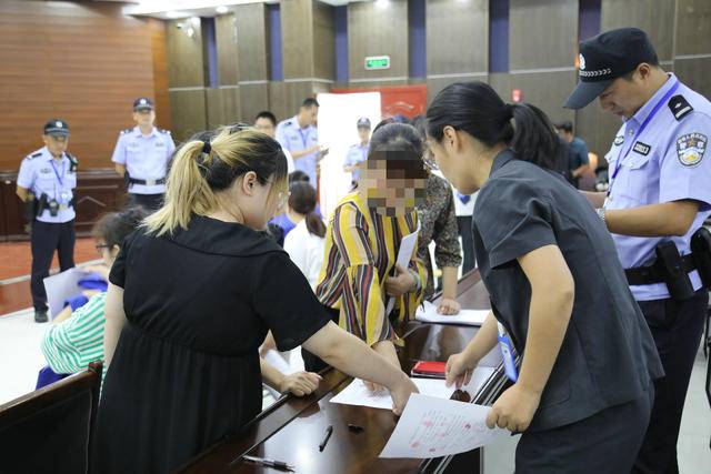 果蔬粉掺西药成海外代购保健品，一粒成本四五毛最高能卖80元