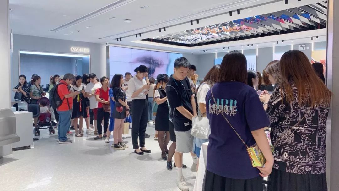 OMG！李佳琦狂捧的国货之光来赛格了！100块能买一堆？