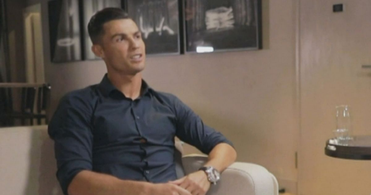 19日体育热点回顾：超级巨大的失误！卡里乌斯出击冒顶+撞倒队友，直接送给对手空门