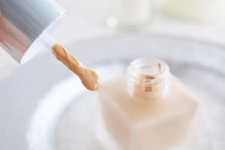 干皮粉底液持久不脱妆秋冬,干皮女孩的护肤品