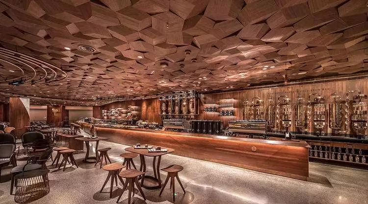 全民可炒的“期货蟹”，传统经销商正在被革命，你的钱包到底养活了谁？