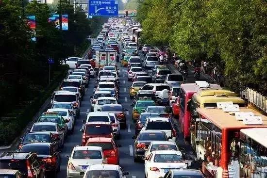 交警中队召开缓堵保畅部署会,交警减量控大缓堵保畅