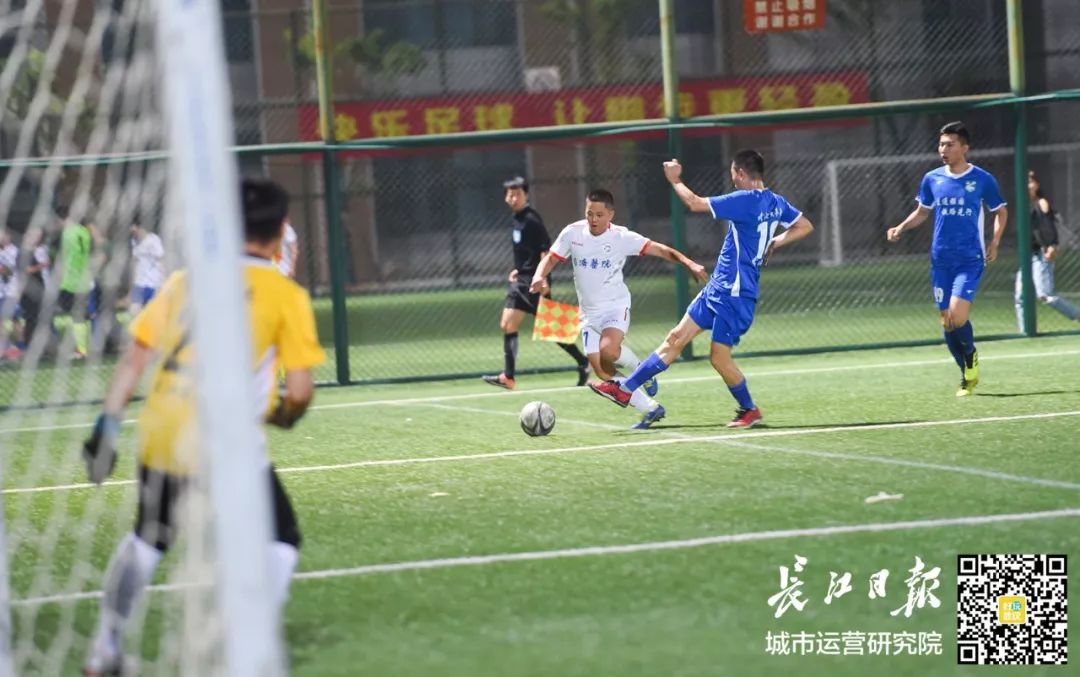 业余足球队点球大战,男子七人足球锦标赛进入点球大战