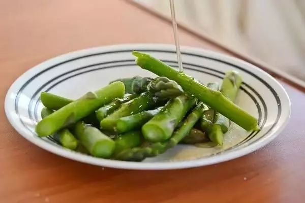 减肥的正确方法是吃饱了再减,减肥食谱一日三餐瘦50斤