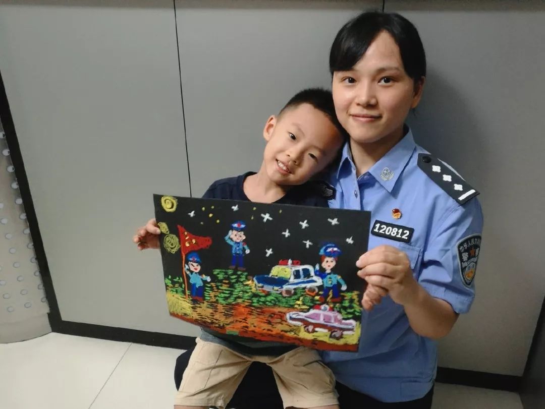 不一样的国庆献礼，福州警宝画出对祖国的爱