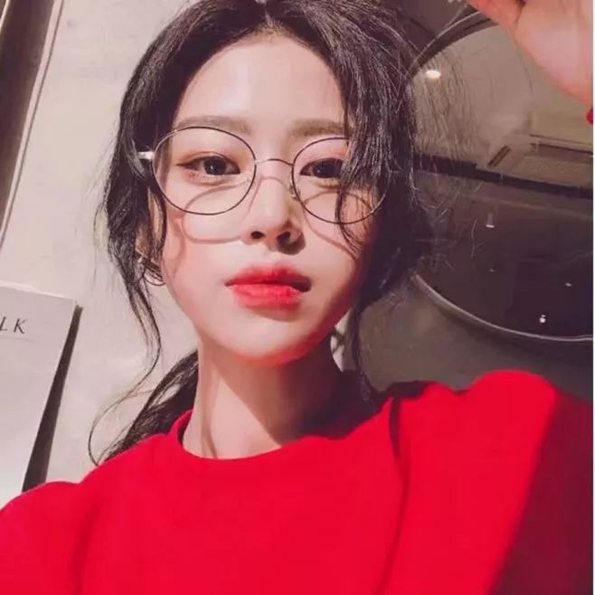 根据你的脸型和眼镜选发型,怎么选择适合自己的发型和眼镜