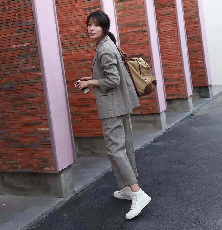 凯特王妃同款帆布鞋,梅根王妃穿什么鞋好看