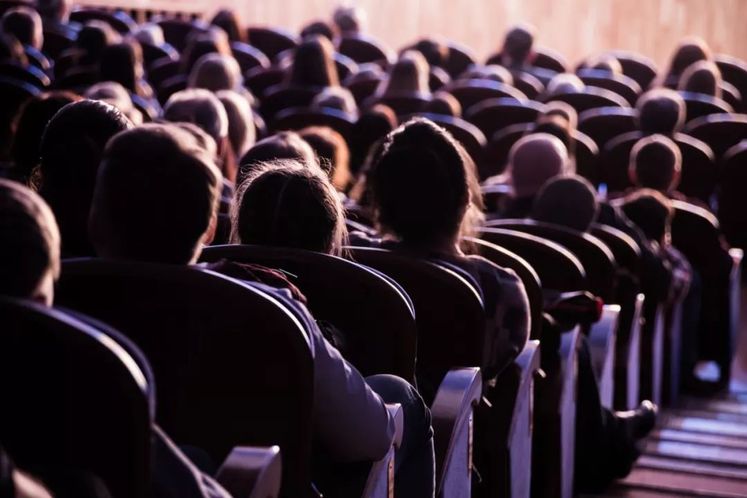 收听收看新中国成立70周年,庆祝新中国成立70周年唱响新时代