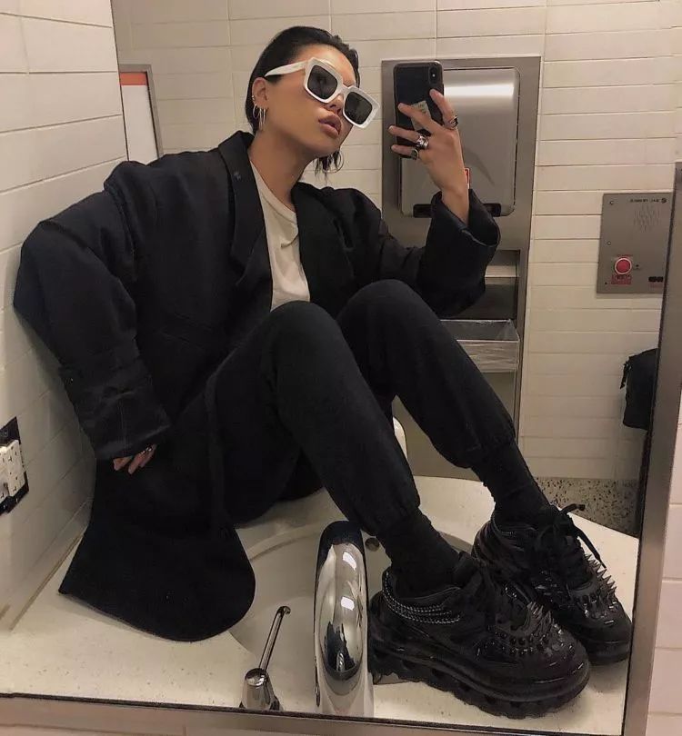 在皮鞋和球鞋之间摇摆的我们,终于找到了最佳选择