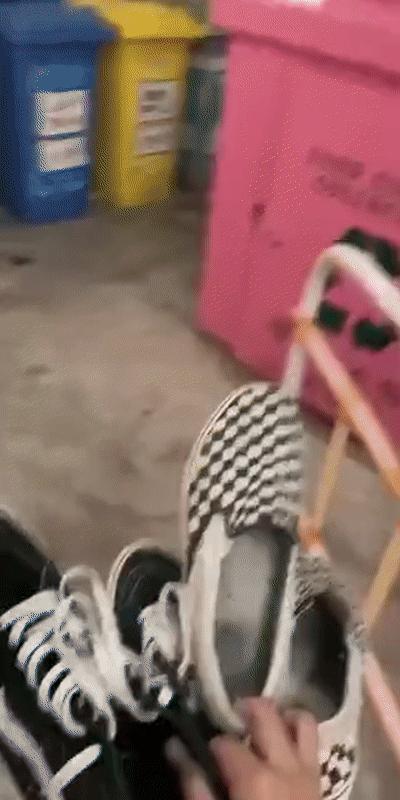 香港反对派气冲冲剪Vans鞋，为什么？