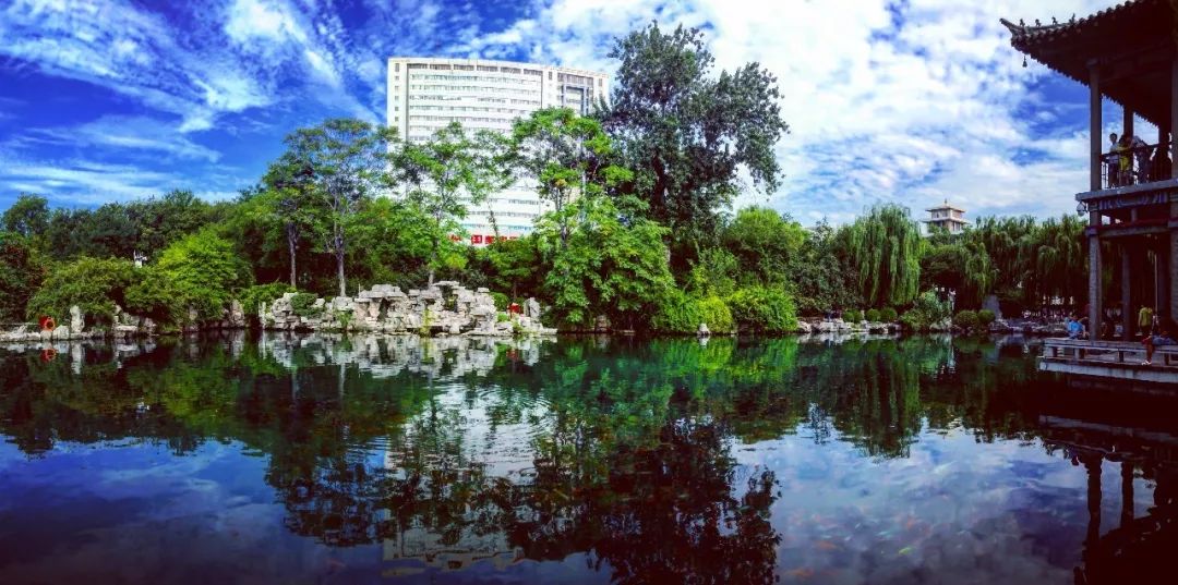 济南五龙潭值得去吗,五龙潭是来济南必逛的一个公园