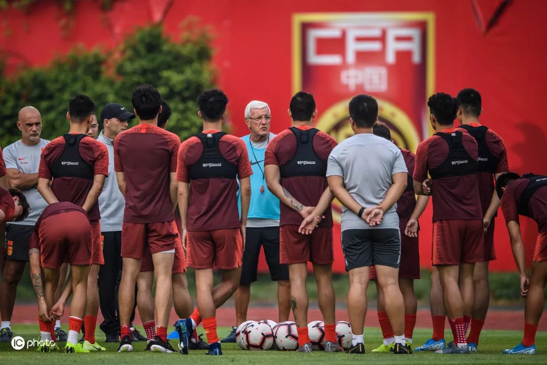 直击国足12强赛备战日本直播,直击国足主场迎战新加坡
