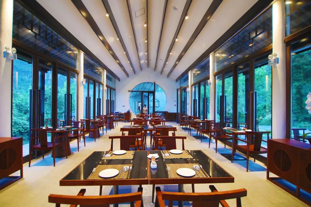 国庆在阳朔度过了不输巴厘岛的假期,全因这家藏在秘境山水里的宝藏酒店