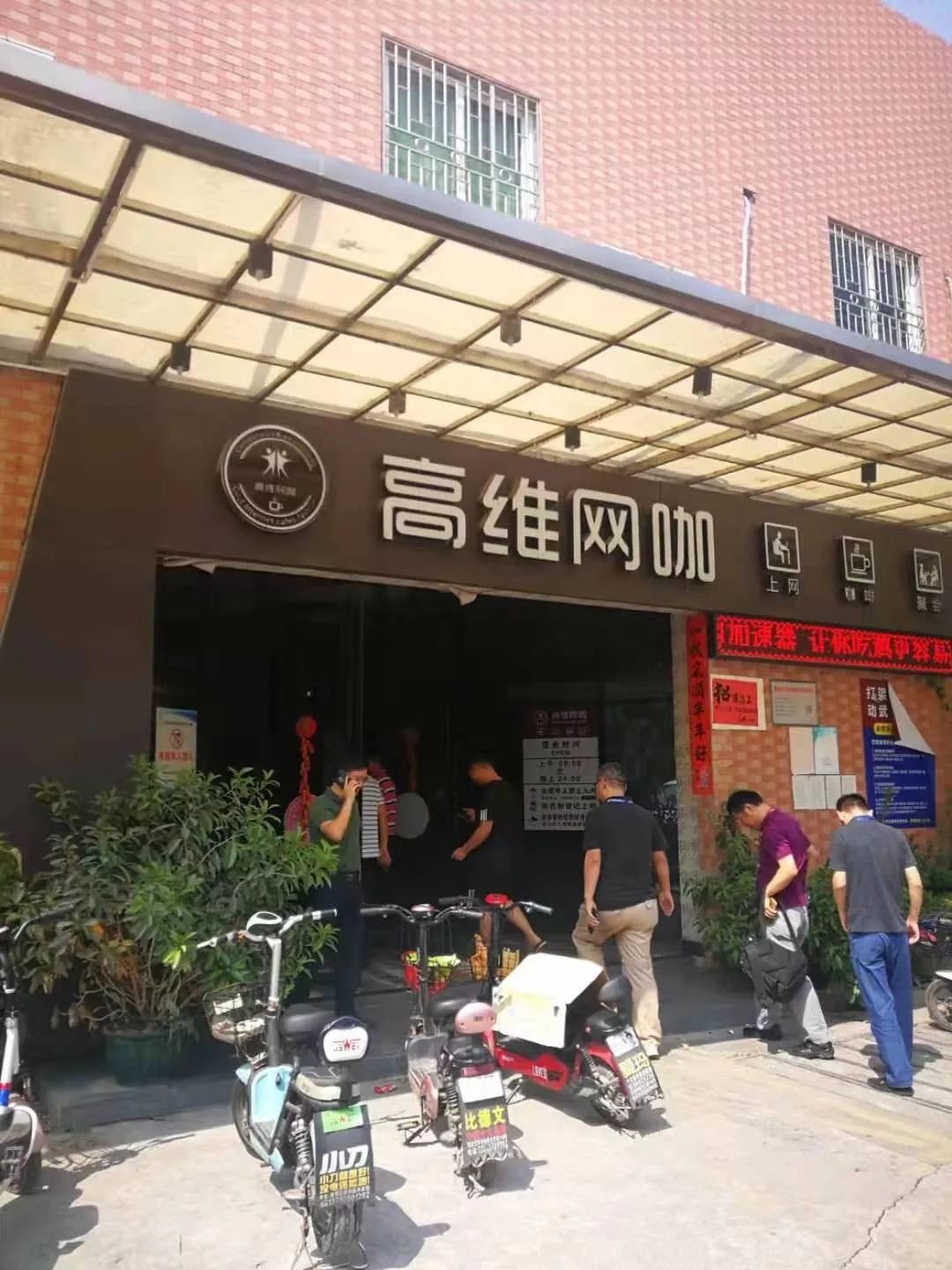 假日中一道靓丽的风景,假日里那个忙碌的身影