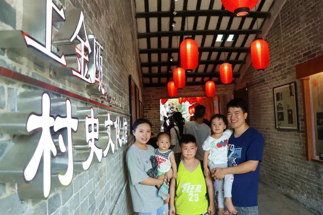 假日中一道靓丽的风景,假日里那个忙碌的身影