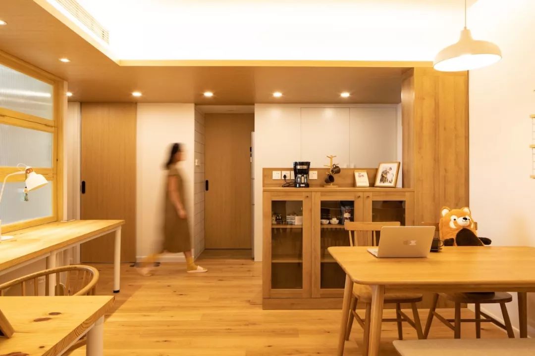 客厅没窗户没有阳光,客厅没有窗户一点采光都没有