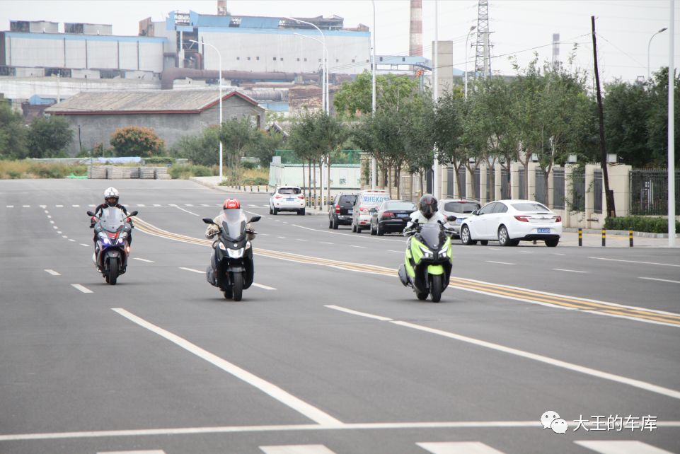 300cc大踏板不知道怎么选?看这篇准没错!——光阳CT300、三阳joymaxZ300、阿普利亚SRMAX300横评