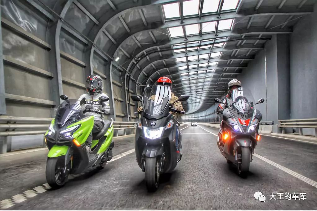 300cc大踏板不知道怎么选?看这篇准没错!——光阳CT300、三阳joymaxZ300、阿普利亚SRMAX300横评