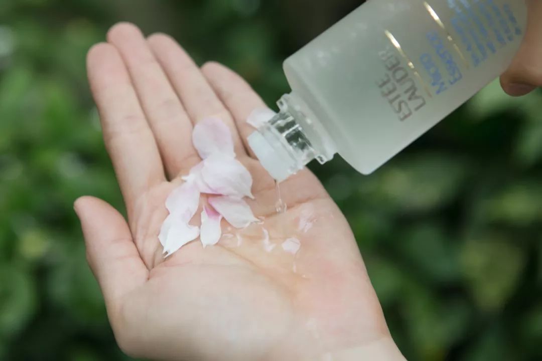 肌诊室·特别版|真人体验，医美素颜光vs明星微精华，改善皮肤哪家强？