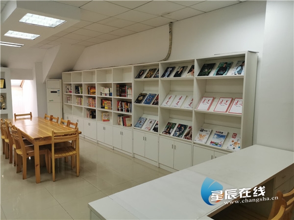 书香满长沙⑦丨友阿奥特莱斯职工书屋：让年轻职工爱上阅读