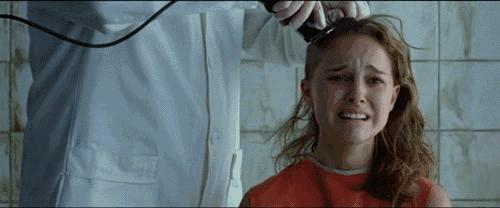 头发长理发店没开门怎么办，别在傻傻的等了，搞个理发器自己剃头