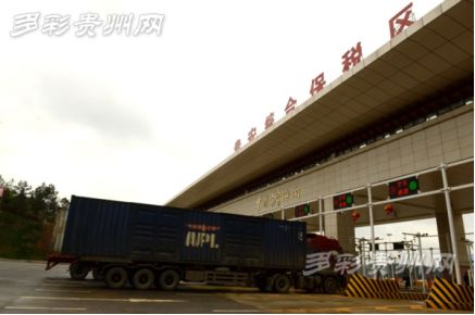 多彩妹摆贵州丨世界各国进口商品家门口就能买到，“剁手*党**”慎入......