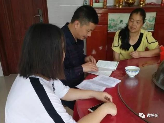 以实际行动迎接全国扶贫日,扶贫日送温暖助力精准扶贫