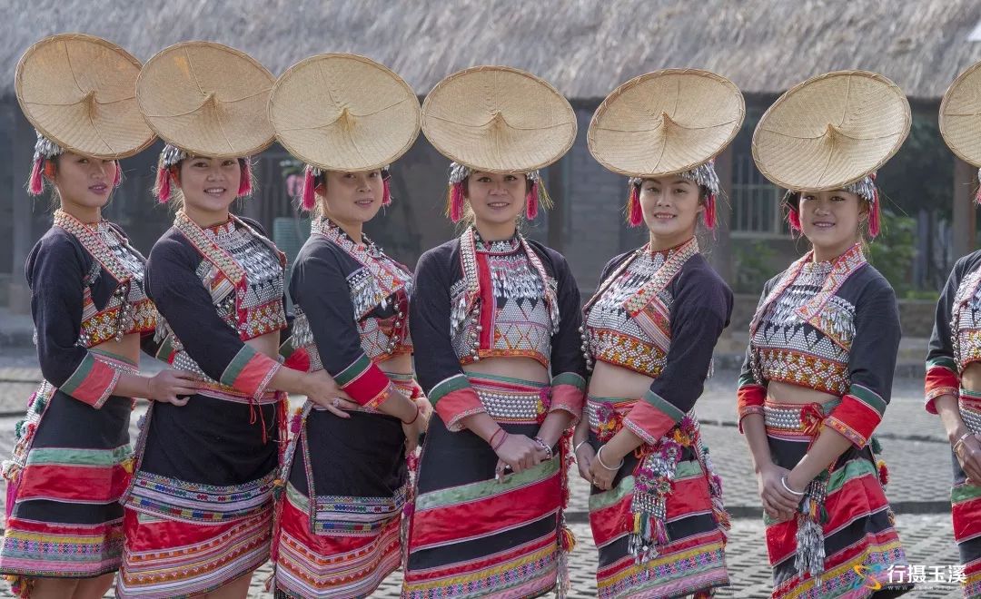 云南玉溪新平花腰傣服饰,傣族花腰傣服饰讲解