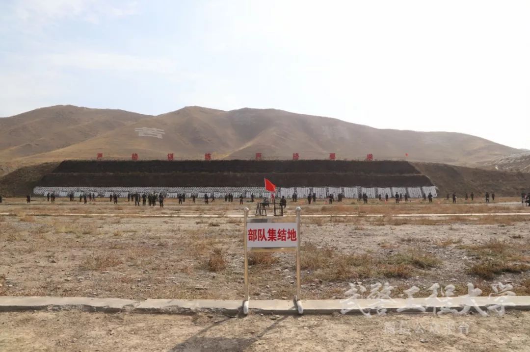 告别热气腾腾的军营,告别青春军旅