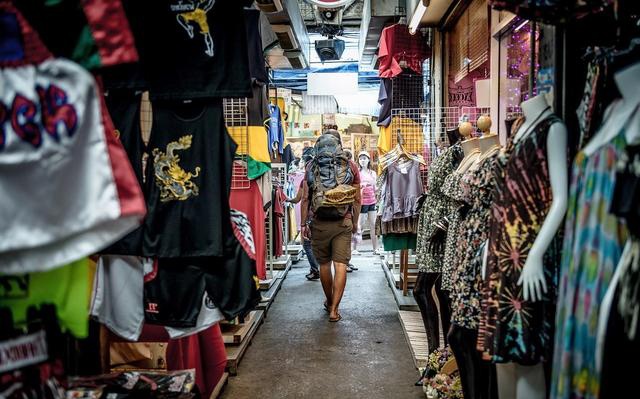 泰国头号市集像迷宫15000摊位15个足球场大游客迷路是常态