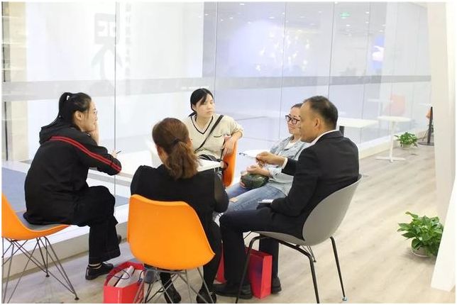 鏈嶈鐢靛晢鐩存挱鍩硅,鐢靛晢鏈嶈涓绘挱鍩硅璇剧▼