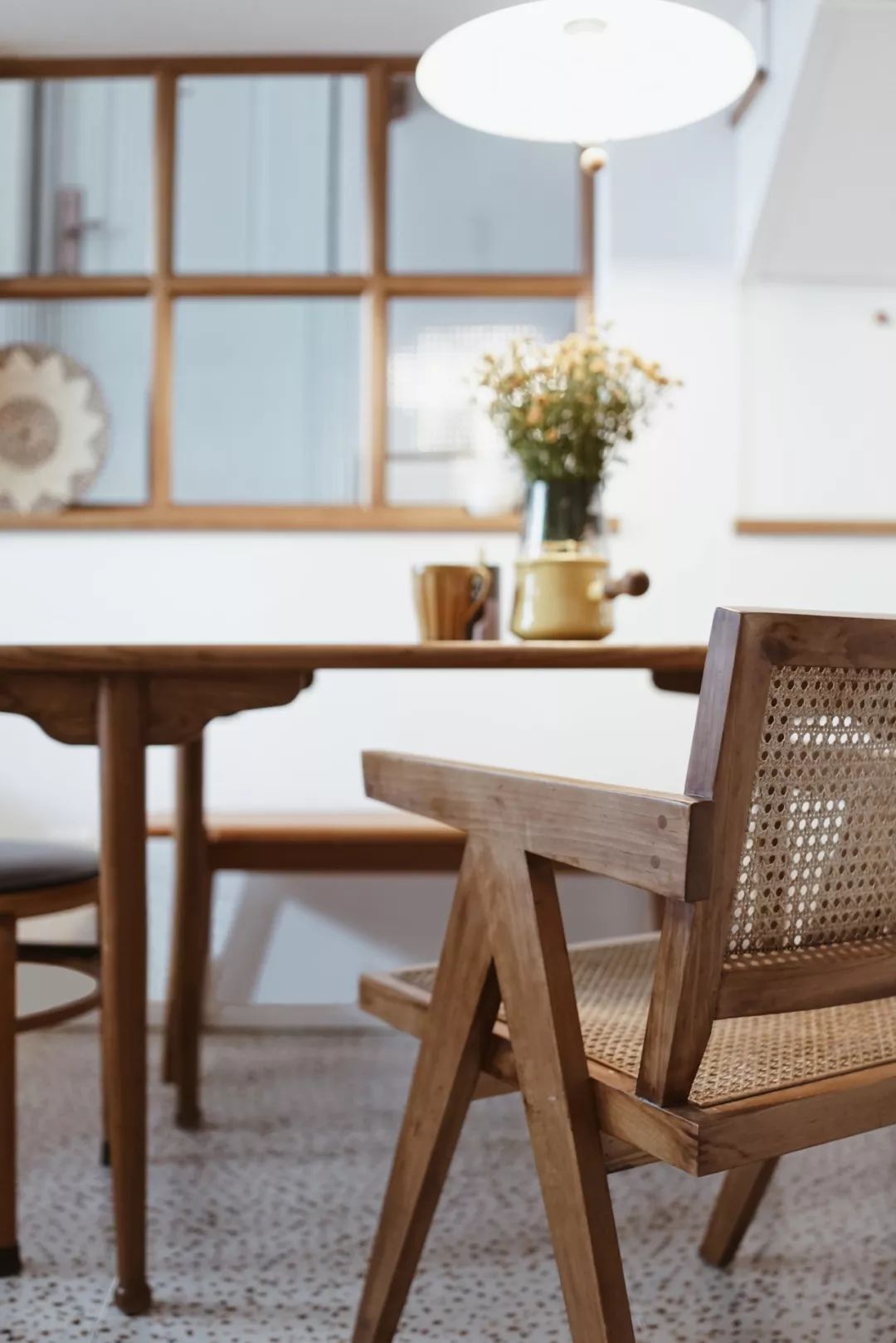 她买下32㎡上海老旧学区房，为女儿打造小桃园，还有20㎡超舒适大庭院