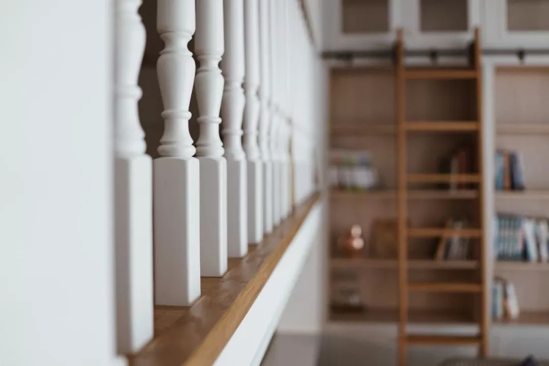 她买下32㎡上海老旧学区房，为女儿打造小桃园，还有20㎡超舒适大庭院